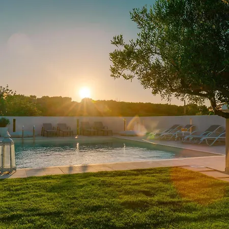 Mangie - Private Pool, Sleeps 11 Villa *