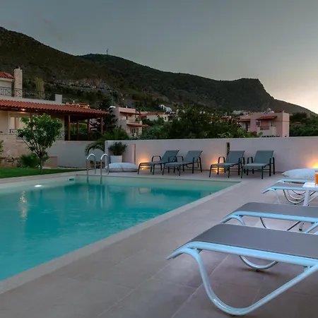 Mangie - Private Pool, Sleeps 11 Villa