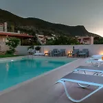 Mangie - Private Pool, Sleeps 11 Villa
