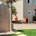 Mangie - Private Pool, Sleeps 11 Villa *