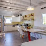 Mangie - Private Pool, Sleeps 11 *