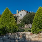 Mangie - Private Pool, Sleeps 11 *
