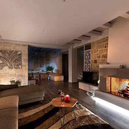 Mangie - Private Pool, Sleeps 11