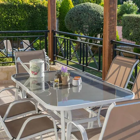 Mangie - Private Pool, Sleeps 11 *