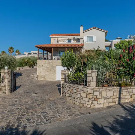 Mangie - Private Pool, Sleeps 11