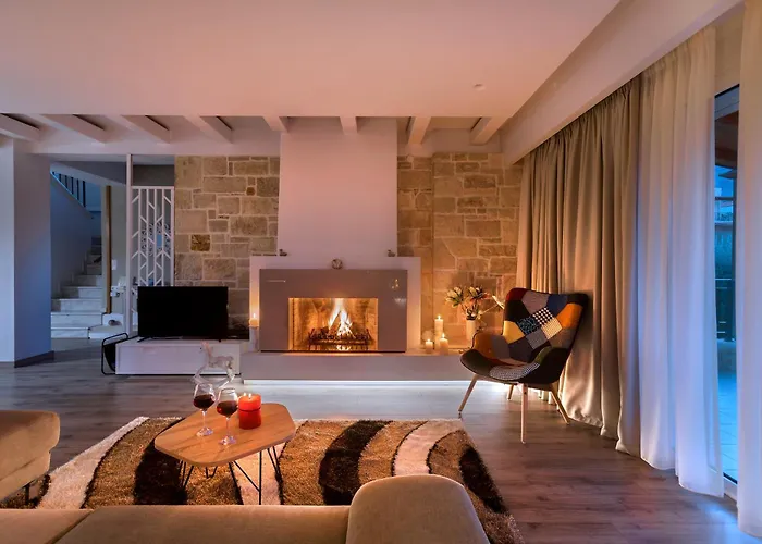 Mangie - Private Pool, Sleeps 11