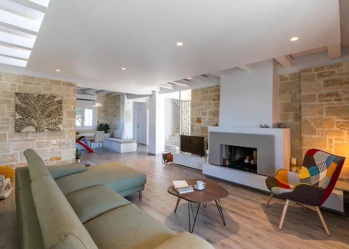 Mangie - Private Pool, Sleeps 11 * Χερσόνησος