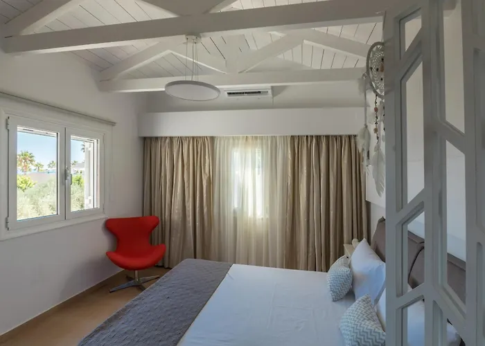 Mangie - Private Pool, Sleeps 11 Χερσόνησος