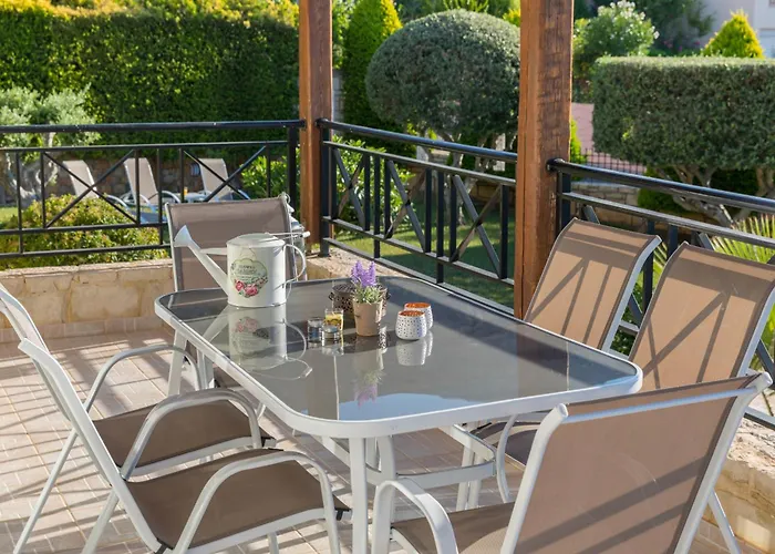 Mangie - Private Pool, Sleeps 11 *