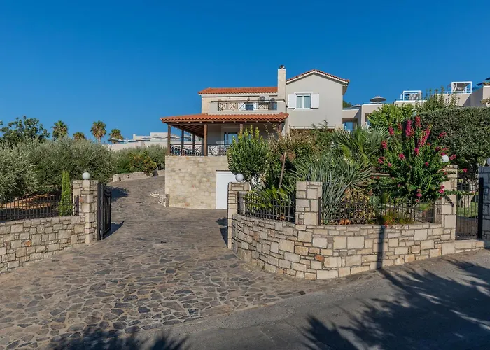 Mangie - Private Pool, Sleeps 11