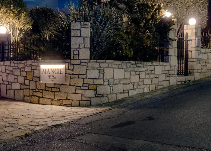 Mangie - Private Pool, Sleeps 11 Βίλα