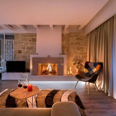 Mangie - Private Pool, Sleeps 11