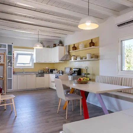 Mangie - Private Pool, Sleeps 11 *