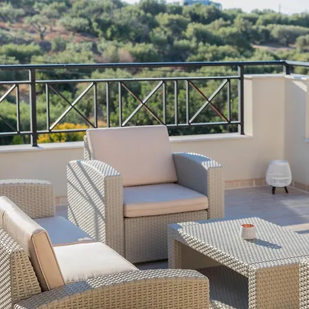 Mangie - Private Pool, Sleeps 11
