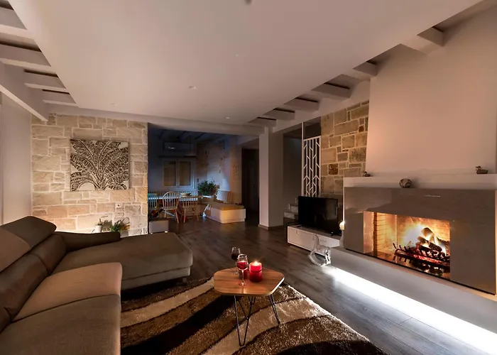 Mangie - Private Pool, Sleeps 11