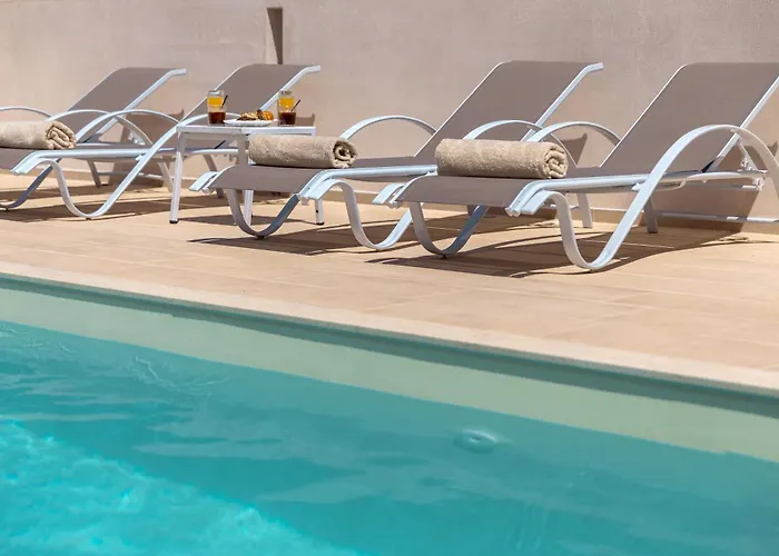 Villa Mangie - Private Pool, Sleeps 11 *