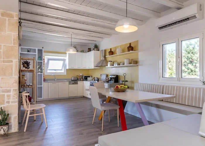 Mangie - Private Pool, Sleeps 11 *