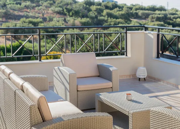 Mangie - Private Pool, Sleeps 11